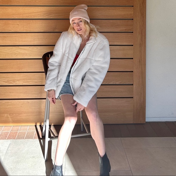 ✨Levi’s✨ White Softest (Faux) Fur Winter ❄️ Coat - Picture 6 of 14